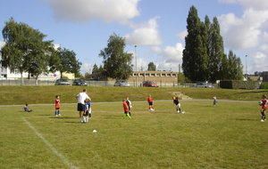 15 Sept : U7/U8 : Yannick donne les consignes de l'atelier.